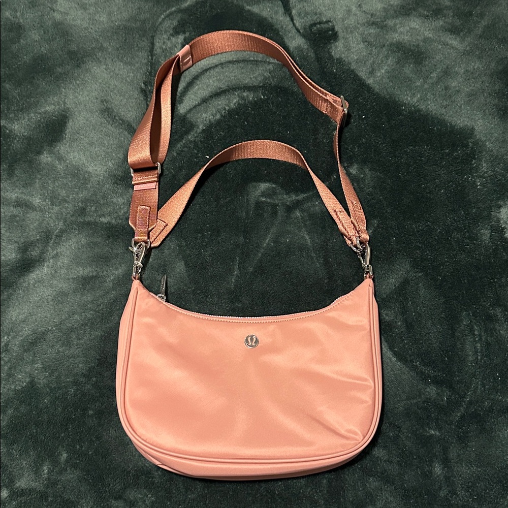 NWOT Lululemon City essentials bag